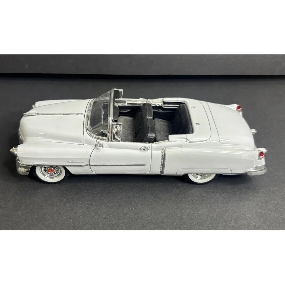 Welly 1953 Cadillac Eldorado White Convertible 1:24 Scale Diecast 22414